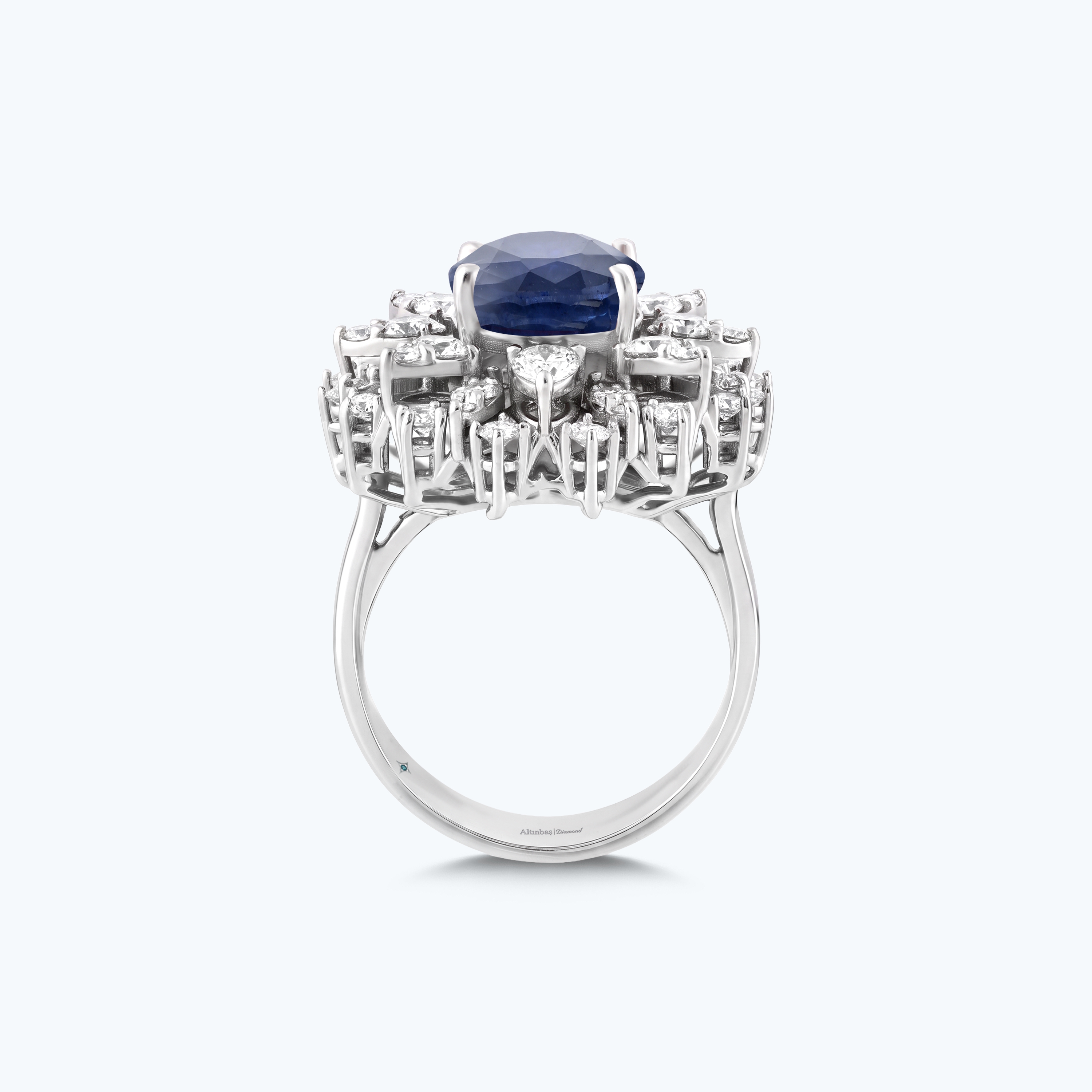 1.71 Karat Pırlanta Safir Oval Yüzük