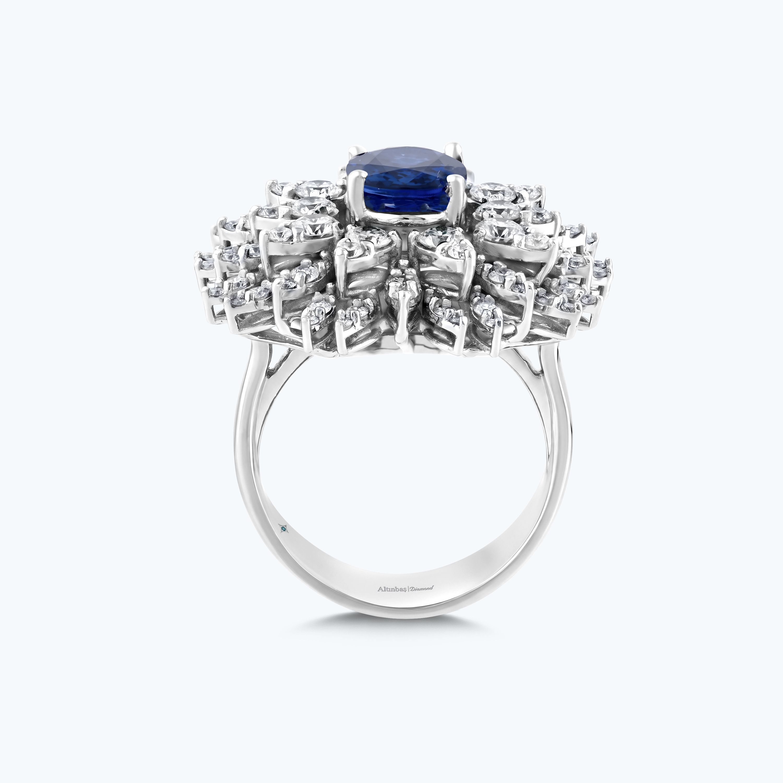 1.97 Karat Pırlanta Safir Oval Yüzük