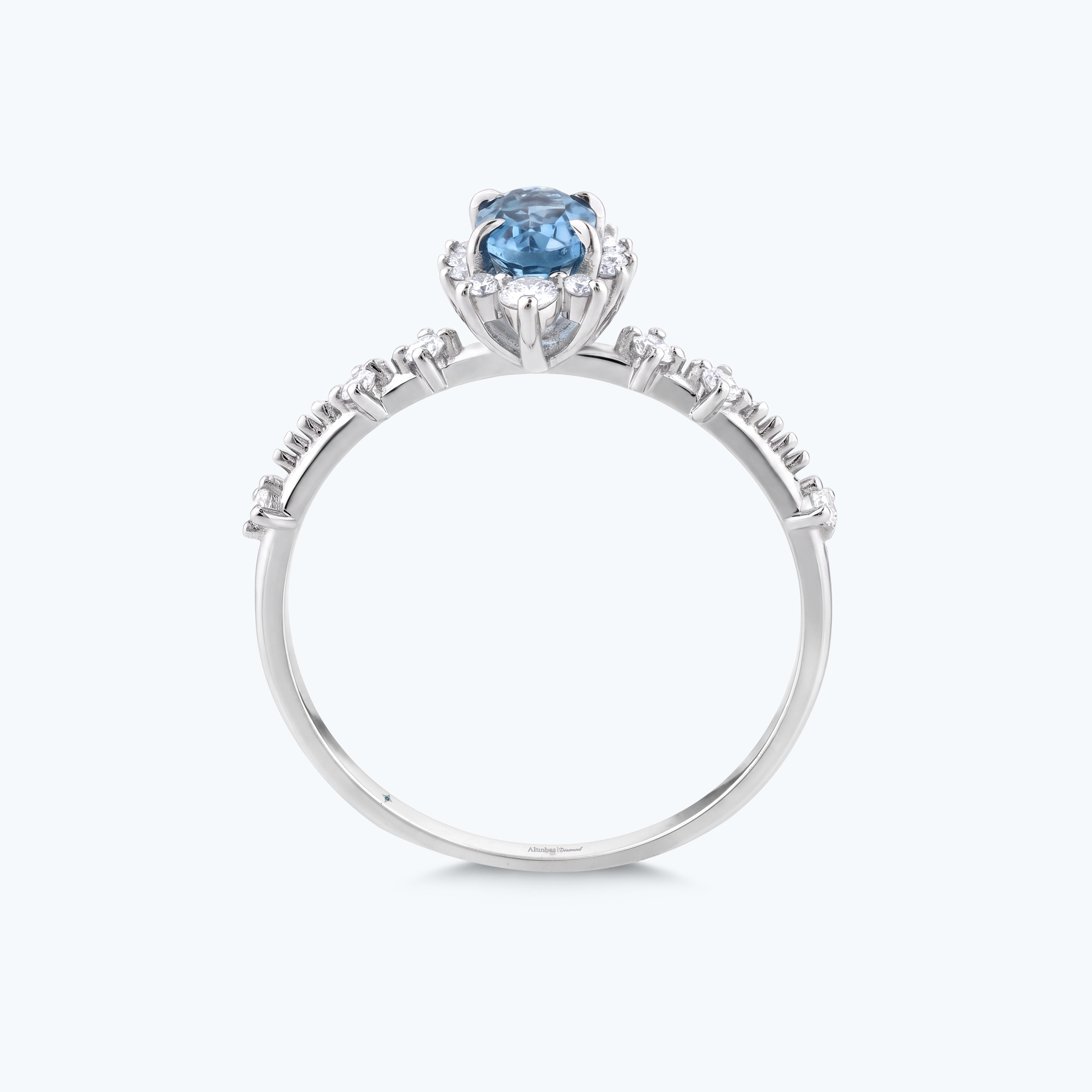 0.23 Karat Pırlanta Tanzanit Taşlı Oval Yüzük