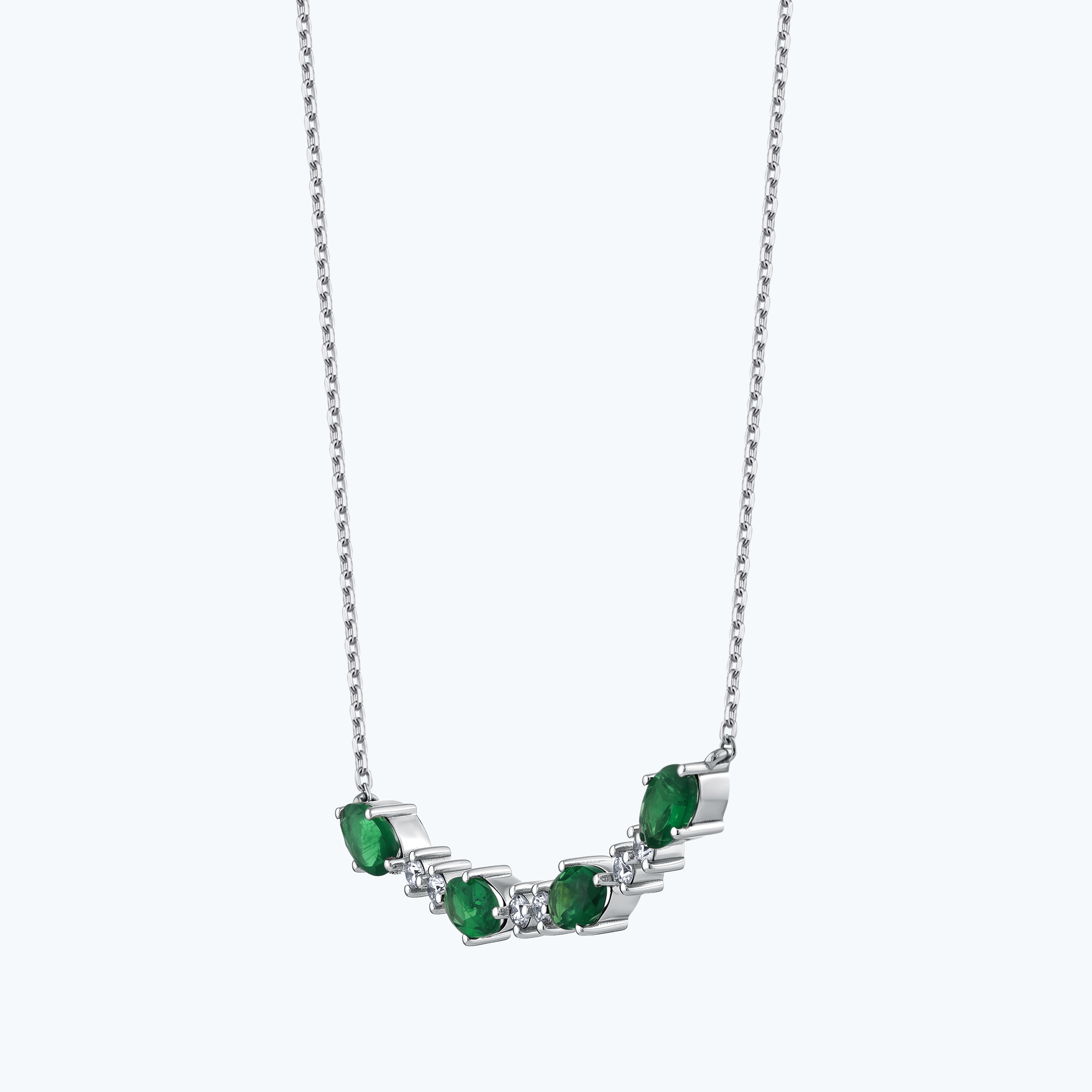 0.13 Karat Pırlanta Tsavorit Taşlı Oval Kolye