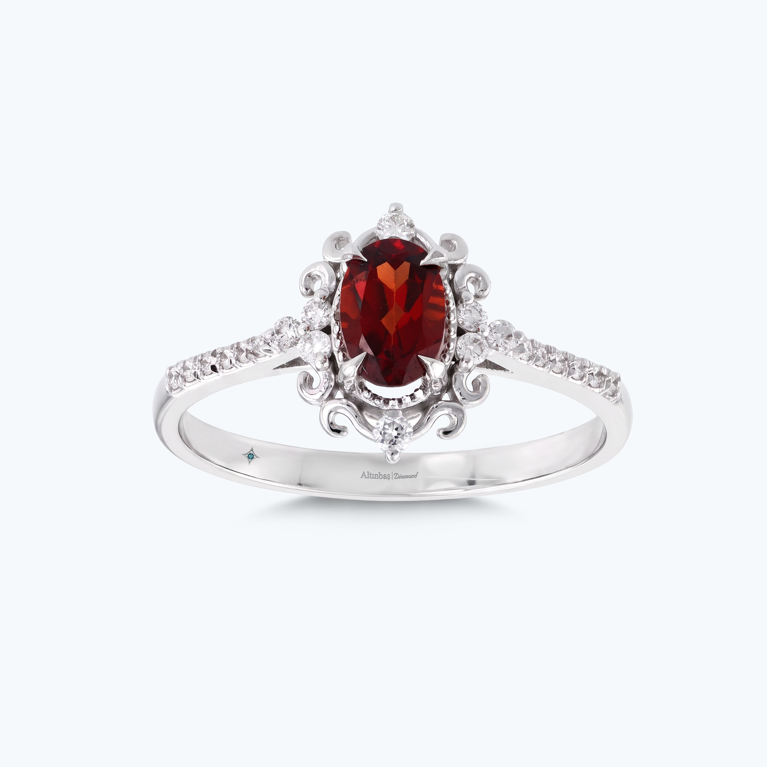 0.16 Karat Pırlanta Garnet Taşlı Oval Yüzük