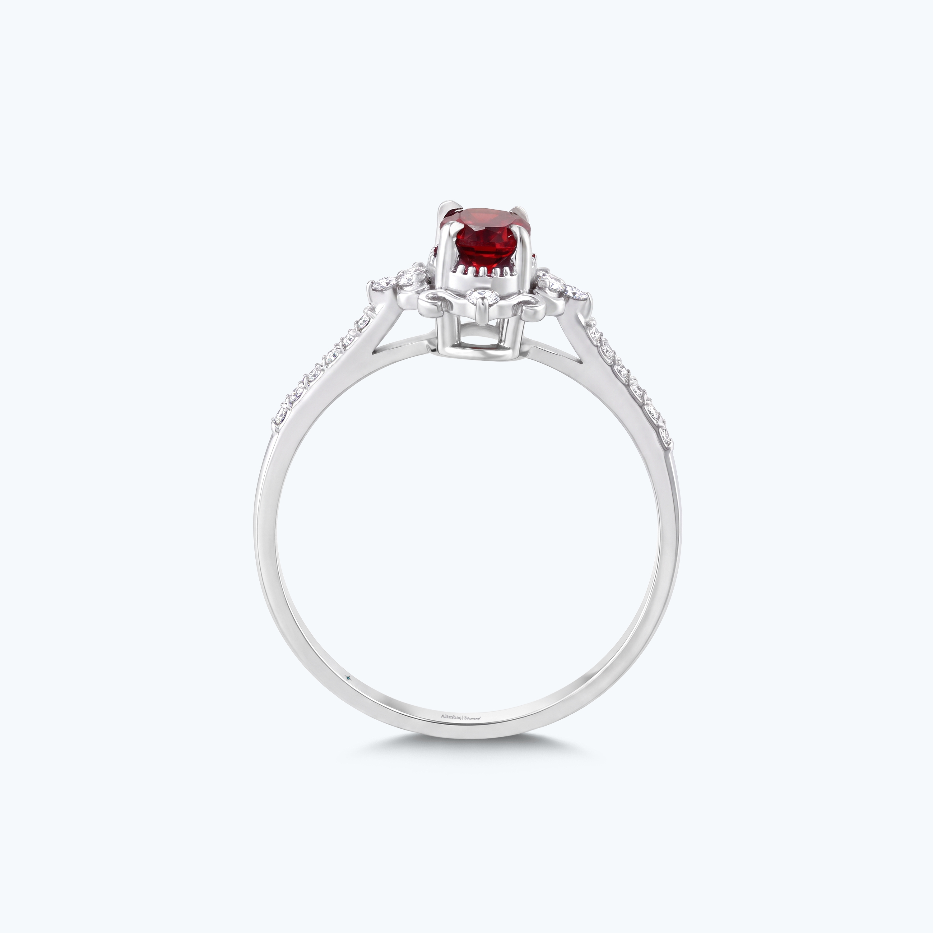 0.16 Karat Pırlanta Garnet Taşlı Oval Yüzük
