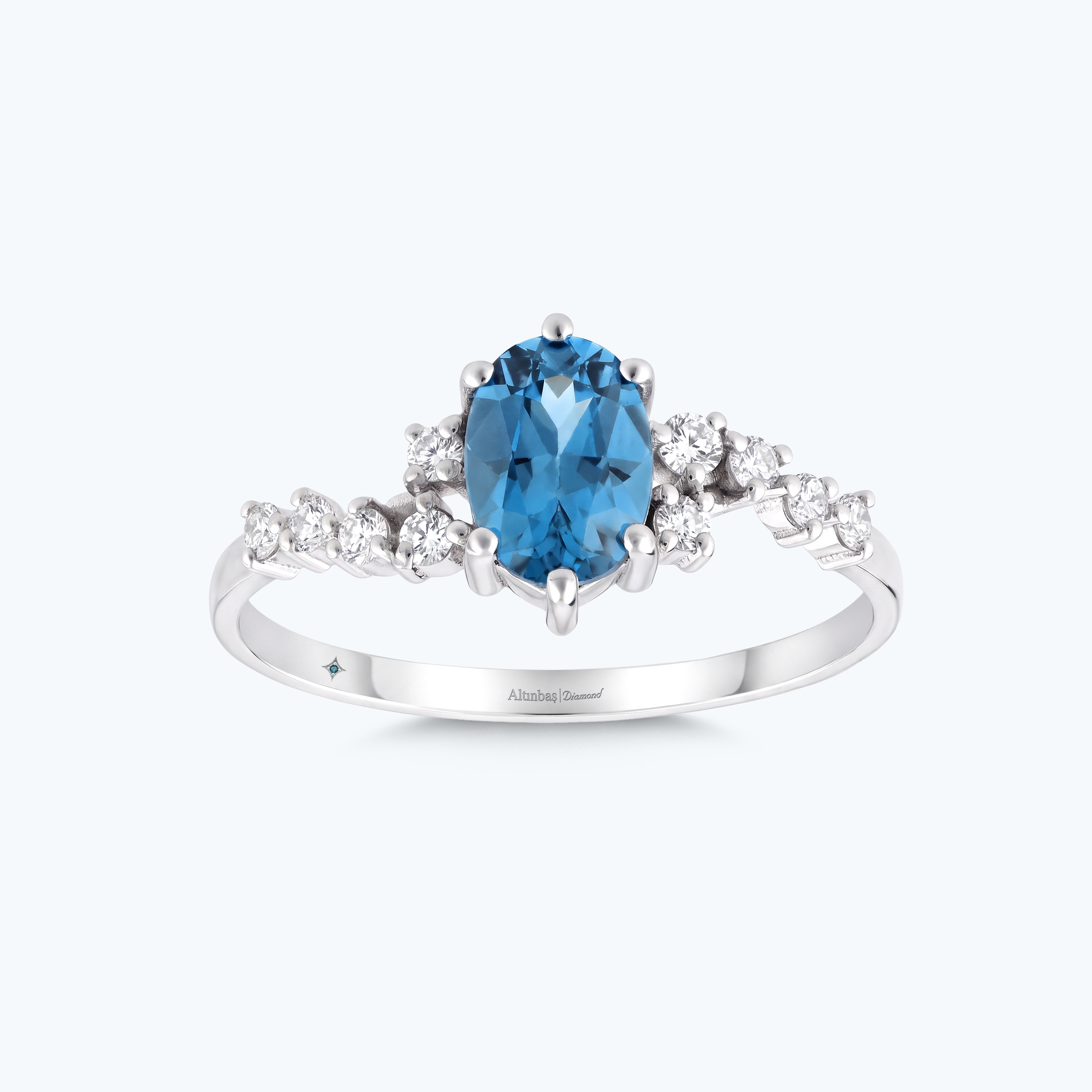 0.16 Karat Pırlanta Mavi Topaz Oval Yüzük