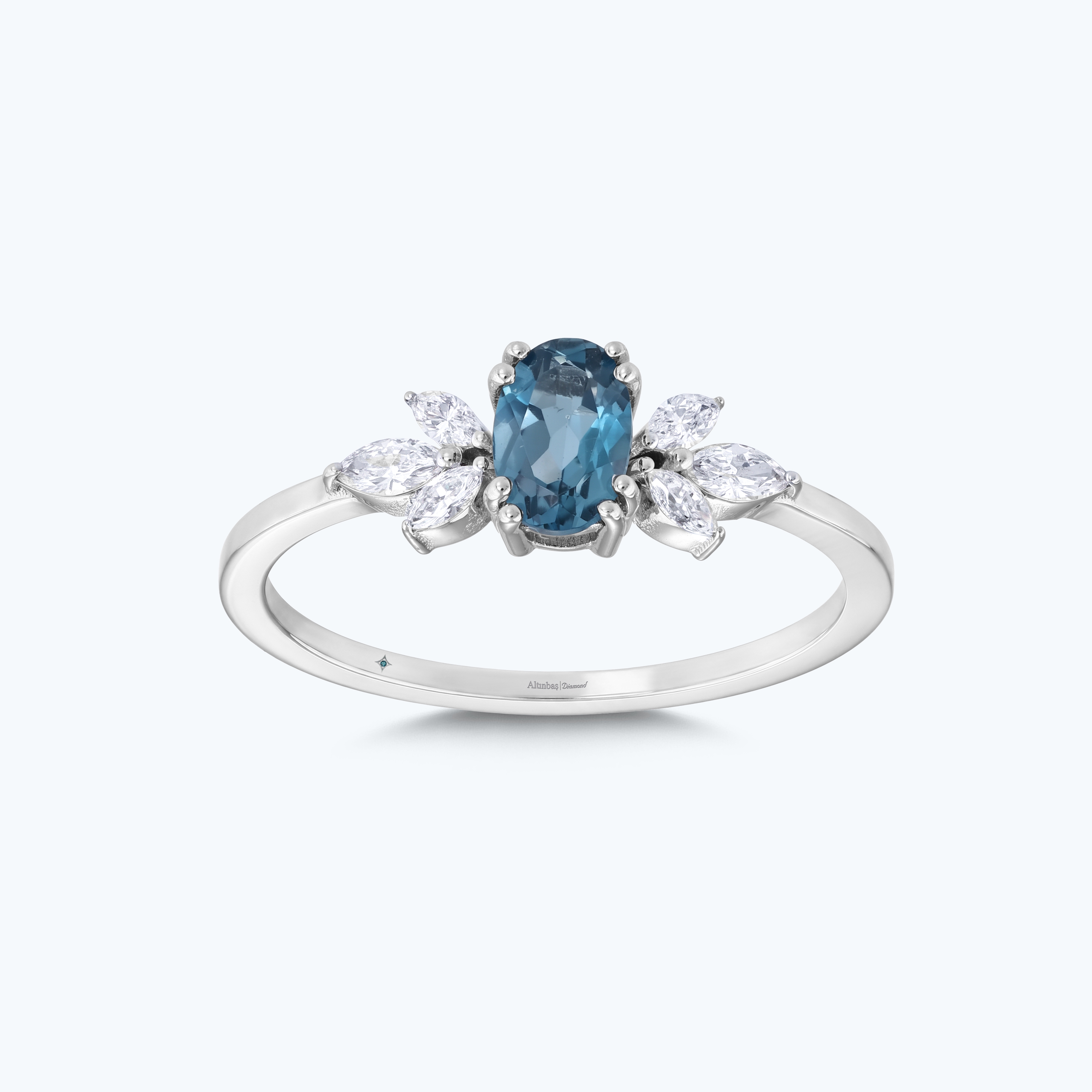 0.19 Karat Pırlanta Mavi Topaz Oval Yüzük