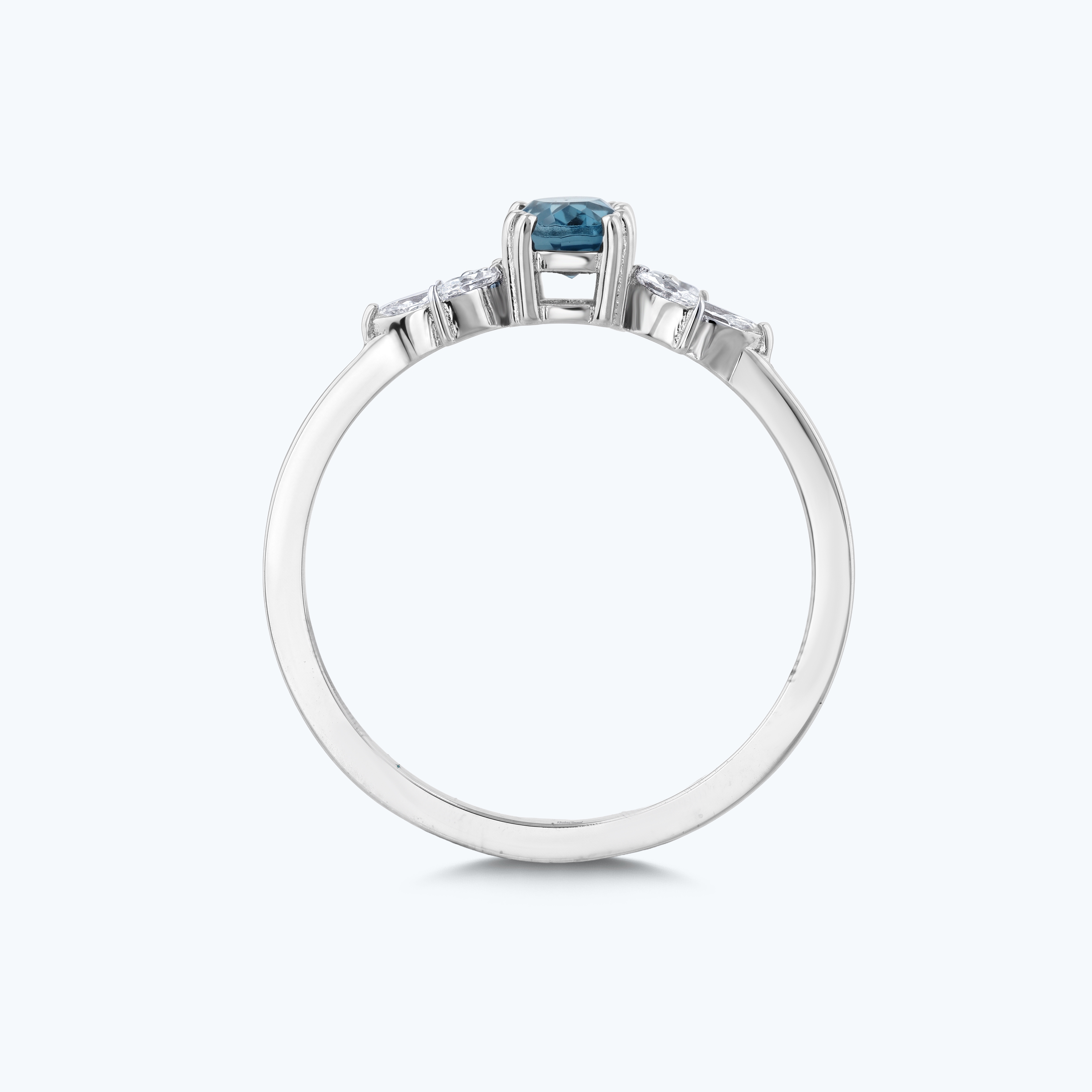 0.19 Karat Pırlanta Mavi Topaz Oval Yüzük