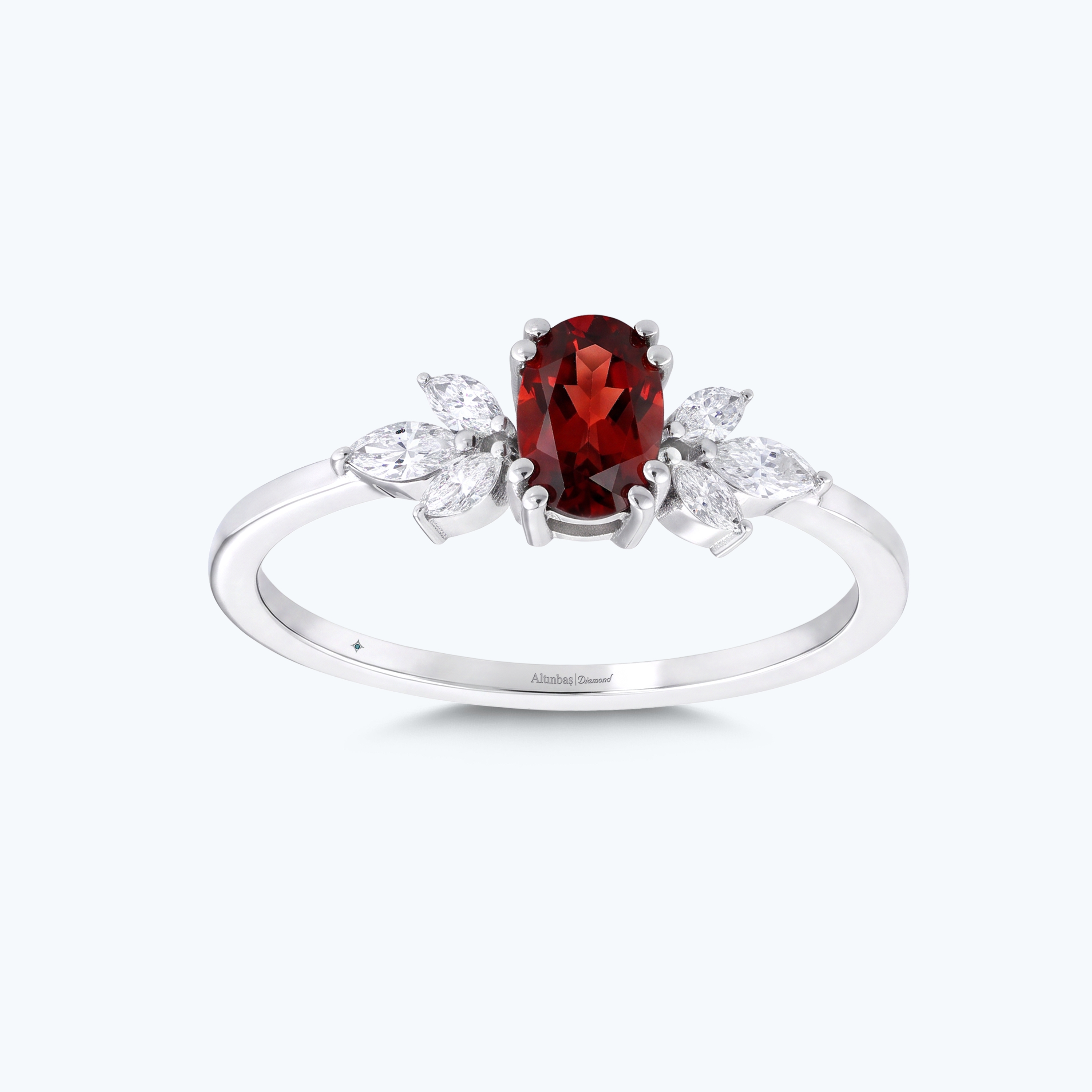 0.19 Karat Pırlanta Garnet Taşlı Oval Yüzük