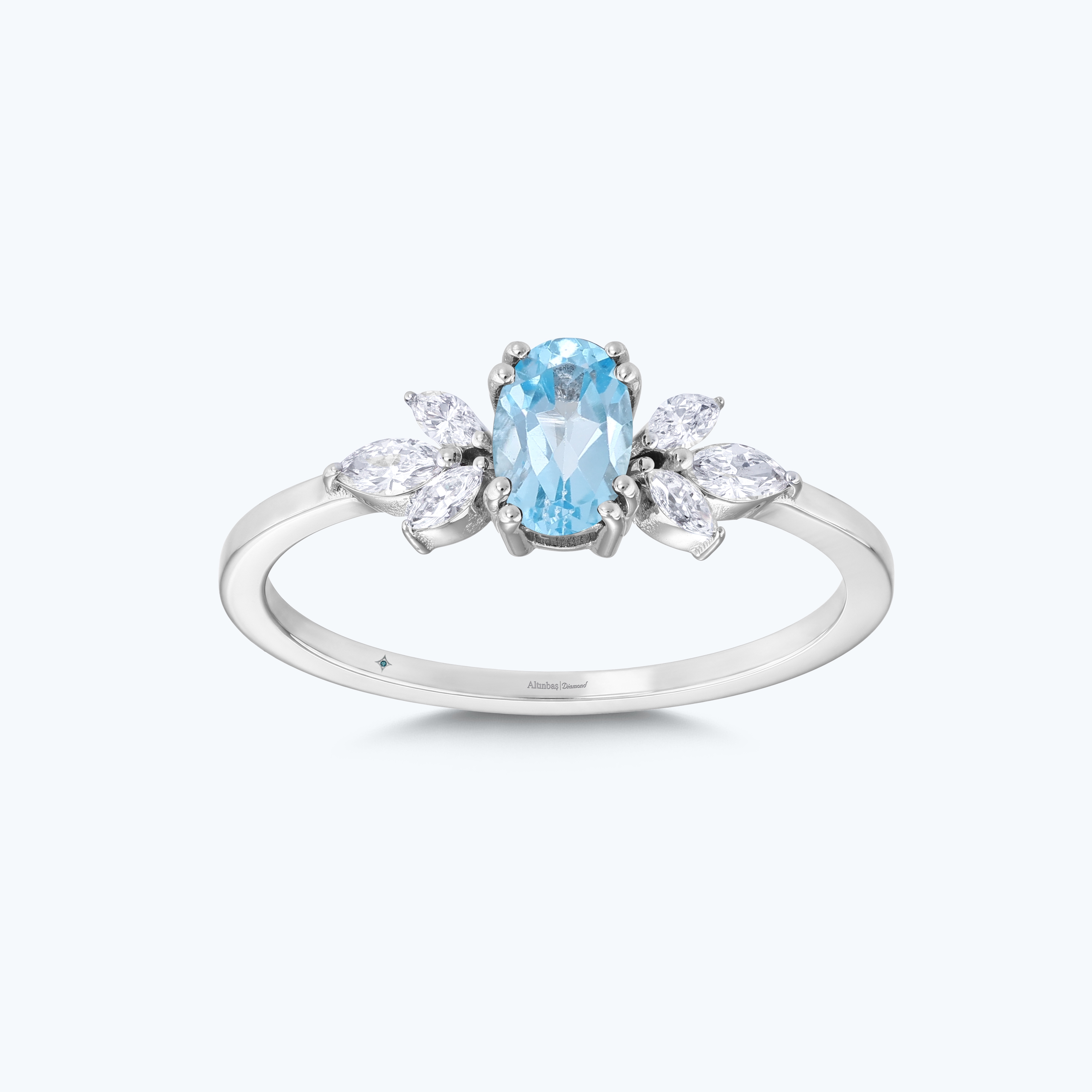 0.19 Karat Pırlanta Mavi Topaz Oval Yüzük