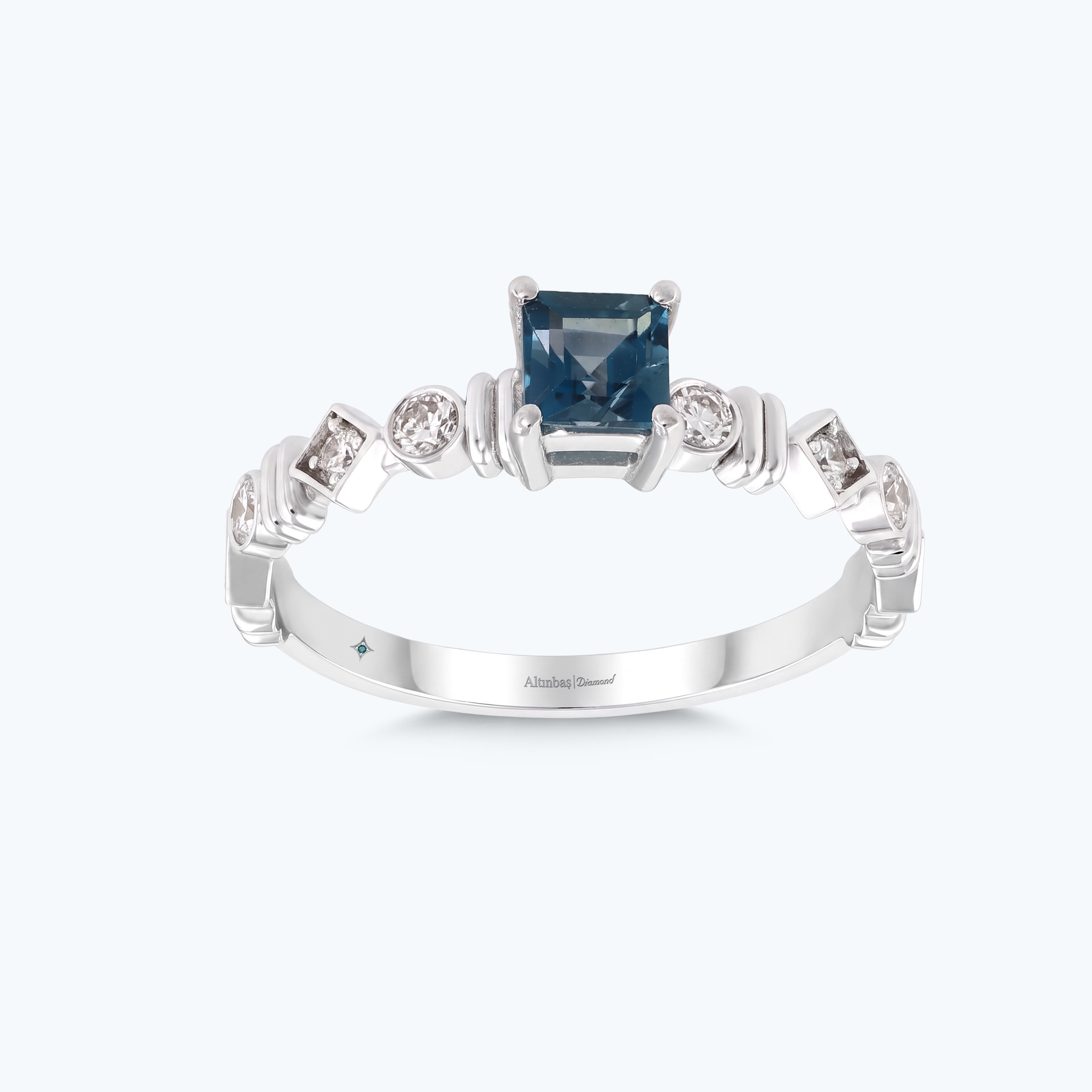 0.18 Karat Pırlanta Mavi Topaz Prenses Kesim Yüzük