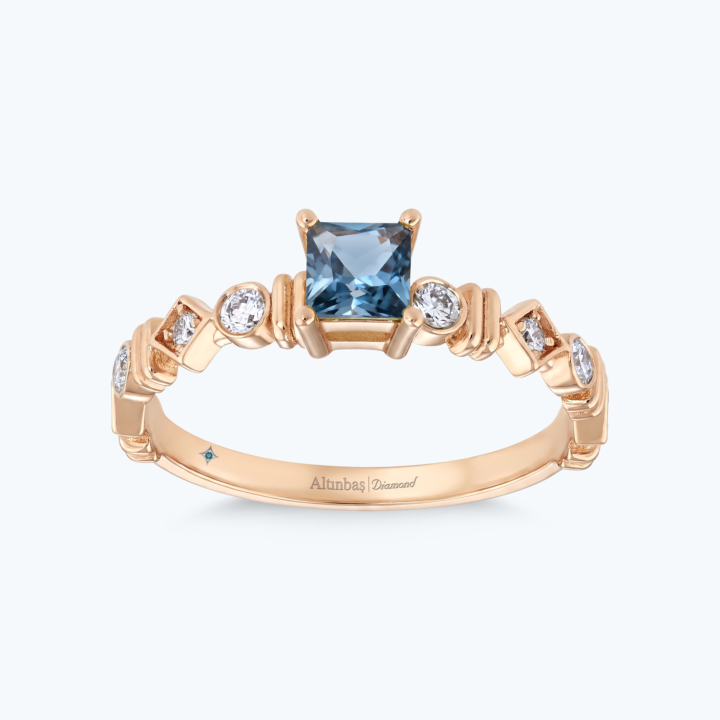 0.18 Karat Pırlanta Mavi Topaz Prenses Kesim Yüzük