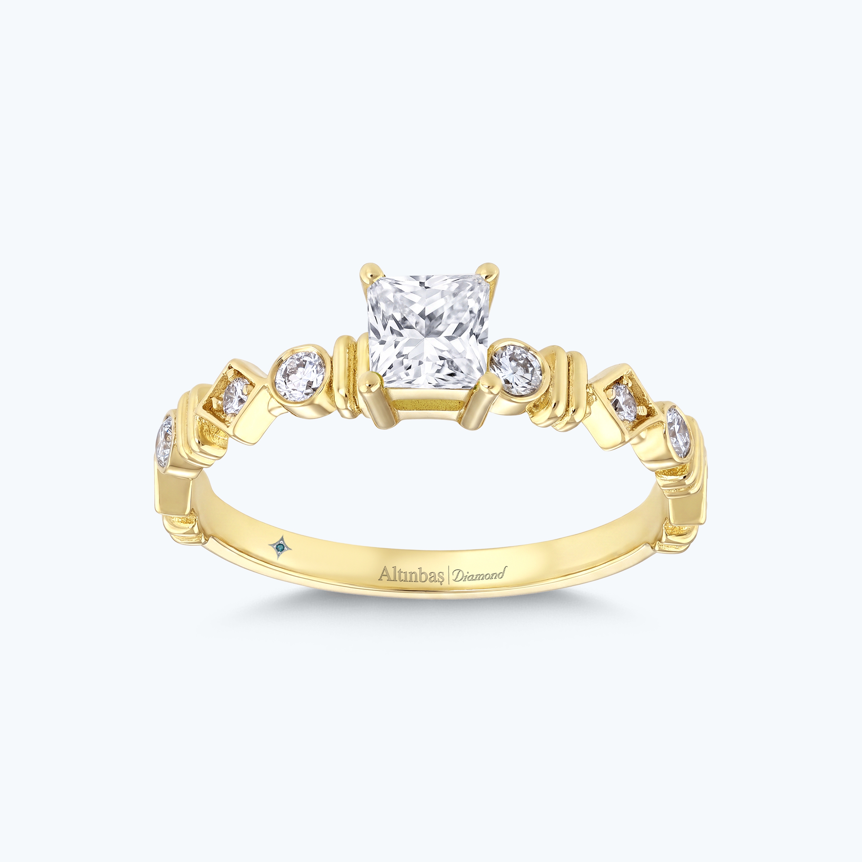 0.18 Karat Pırlanta Topaz Prenses Kesim Yüzük
