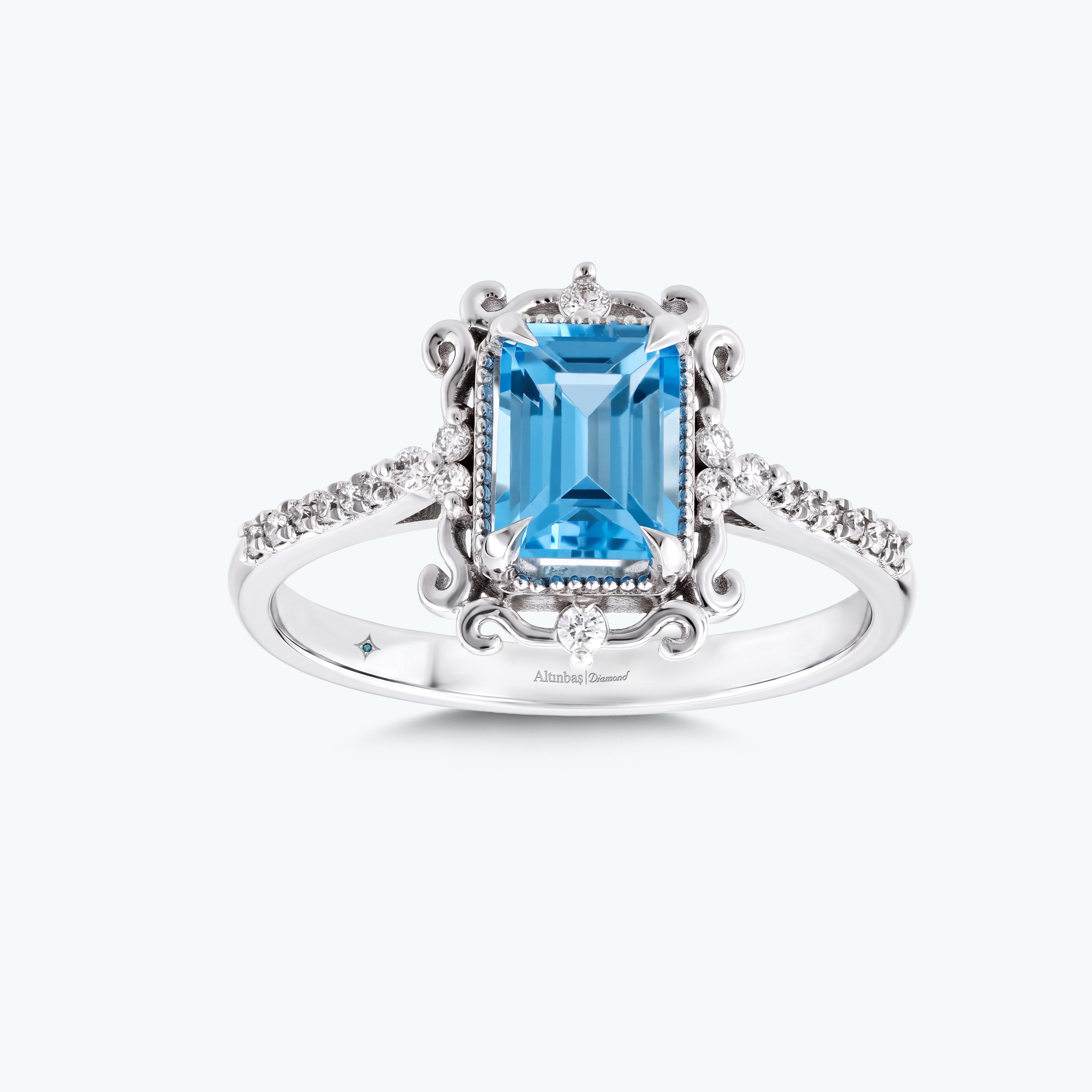 0.14 Karat Pırlanta Mavi Topaz Emerald Kesim Yüzük