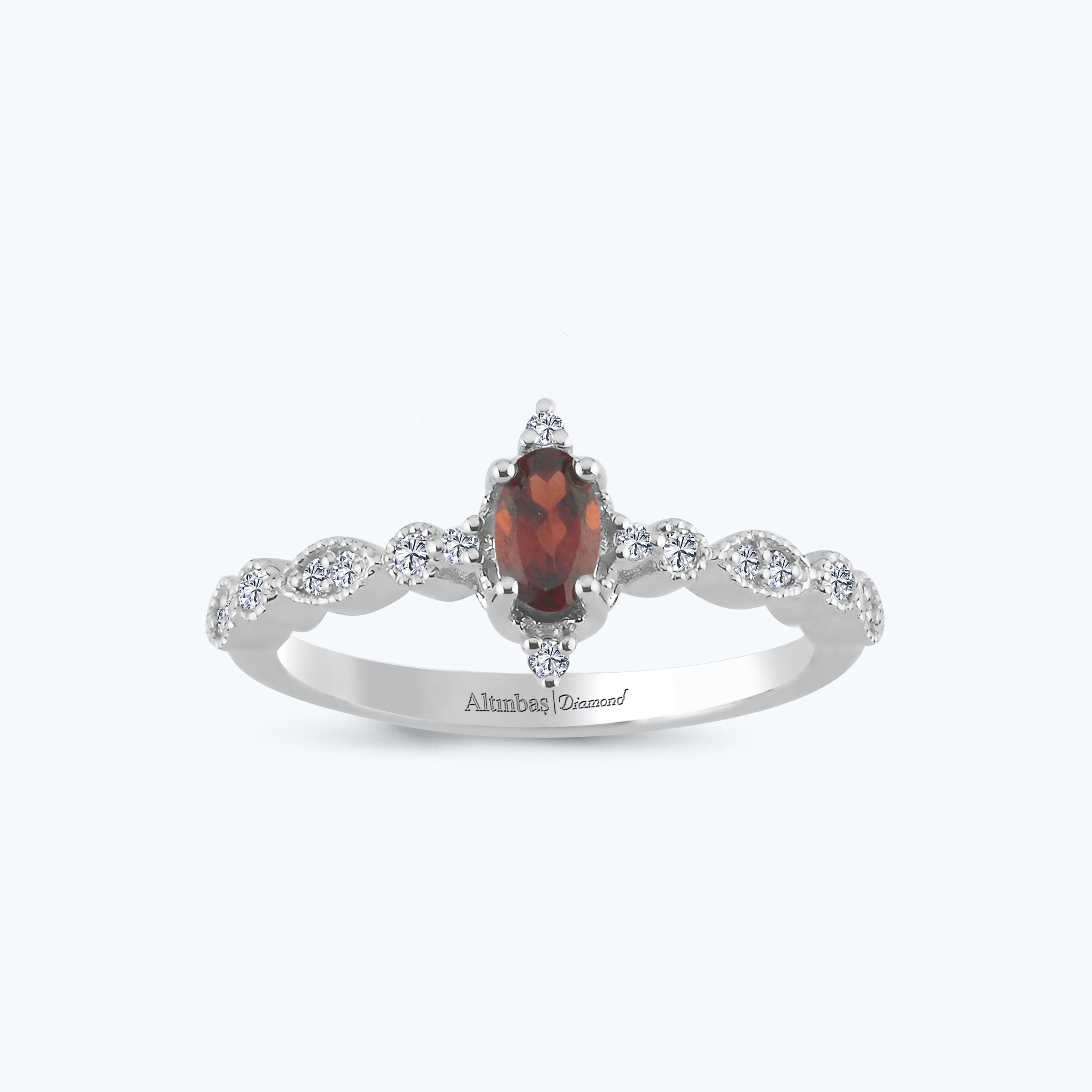 0.12 Karat Pırlanta Garnet Taşlı Oval Yüzük
